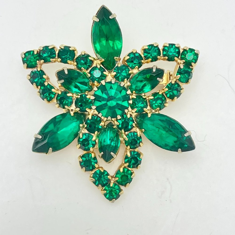 1950s 1960s Green Rhinestone Floral Brooch Unsigned